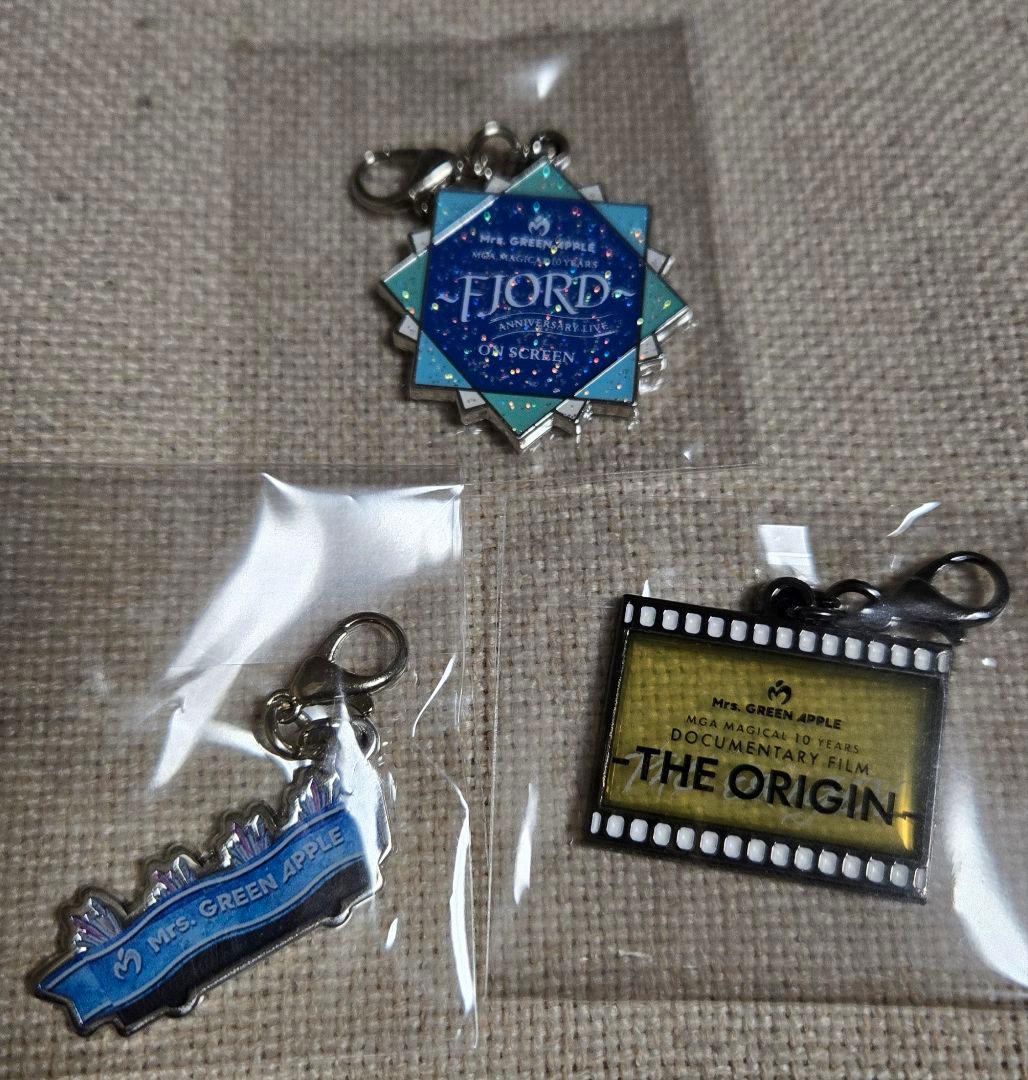 ♦️Mrs. GREEN APPLE 映画 メタルチャーム 未開封 3点セット - メルカリ