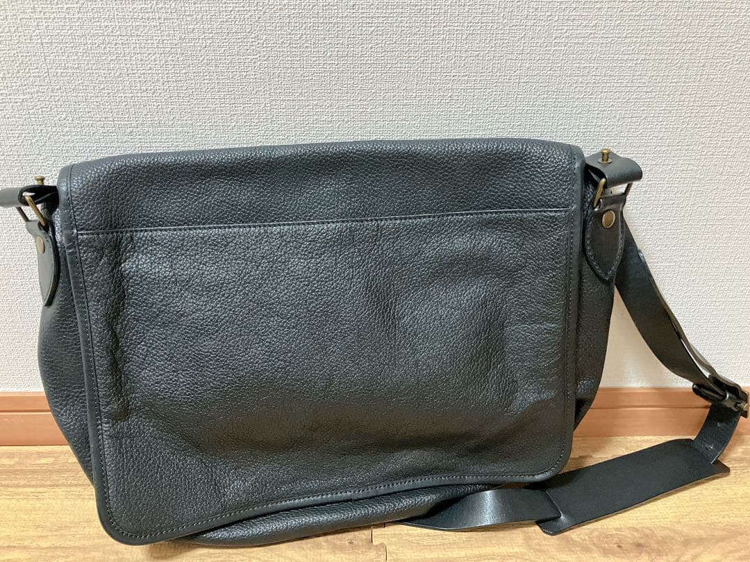 MC1956様専用】APC 黒 レザーショルダーバッグ - メルカリ