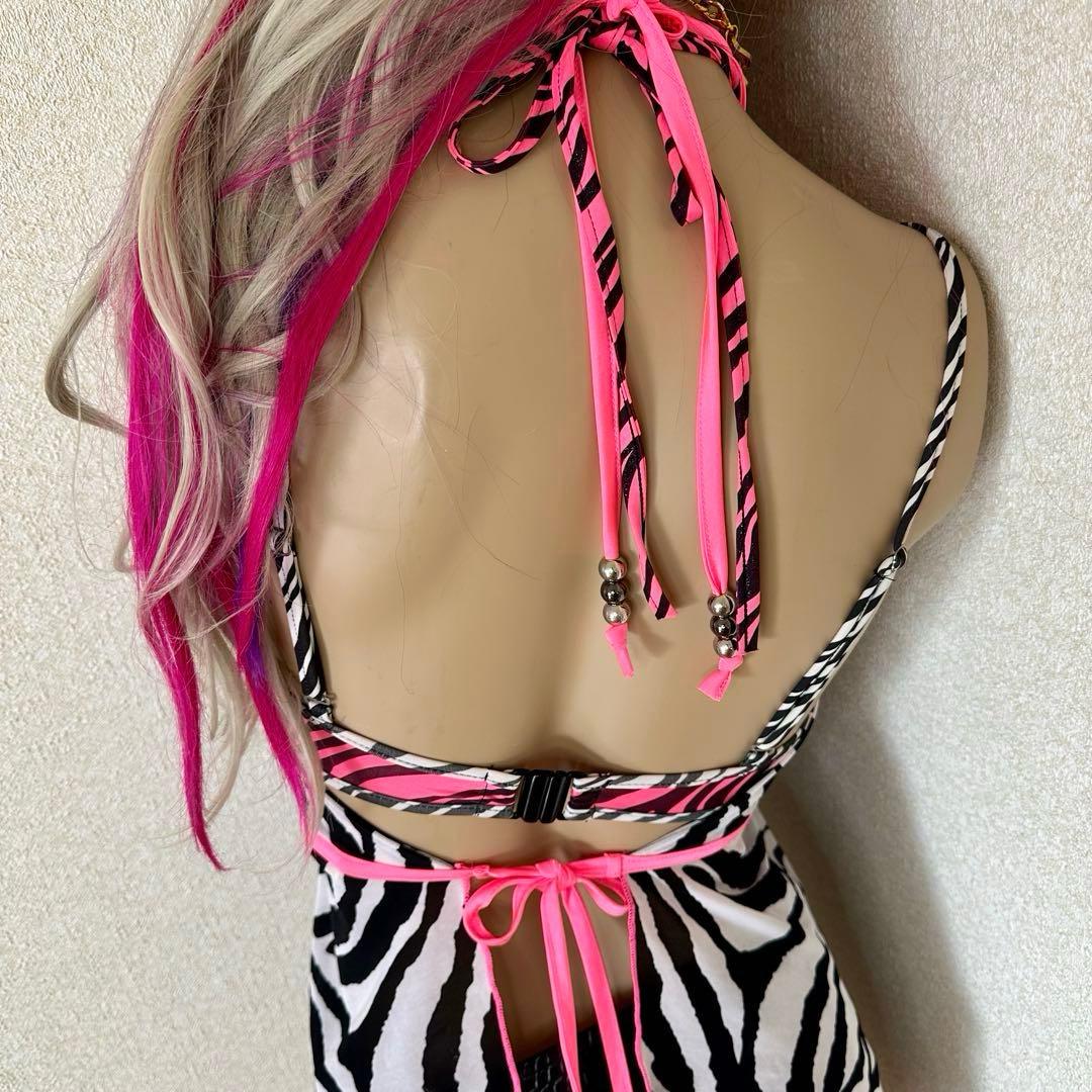 【d.i.a.】 ゼブラ柄×ネオンピンク 背中ガンあきエプロンキャミ ギャル