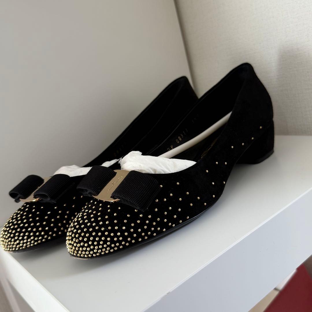 Ferragamo VARA スタッズ パンプス 22.5cm