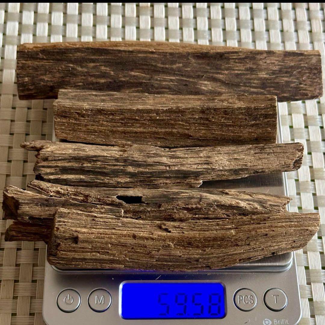 泥沈香 59.5グラム【伽羅・沈香・白檀】 みのり苑 香／伽羅、沈香、白檀（長寸） | ライトアップオンラインストア