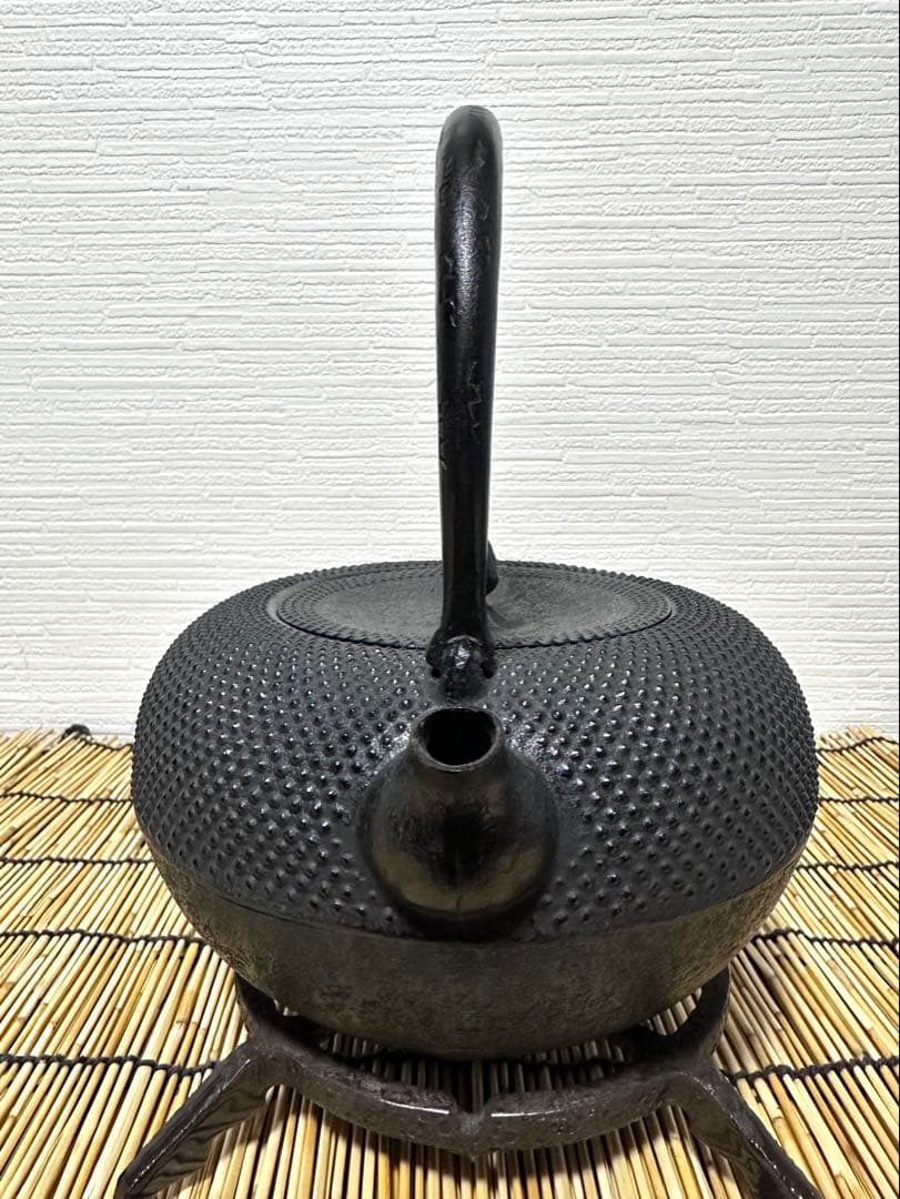 未使用品 南部伝統工芸士 及川寛治作 18型姥口 アラレ 南部鉄瓶 南部