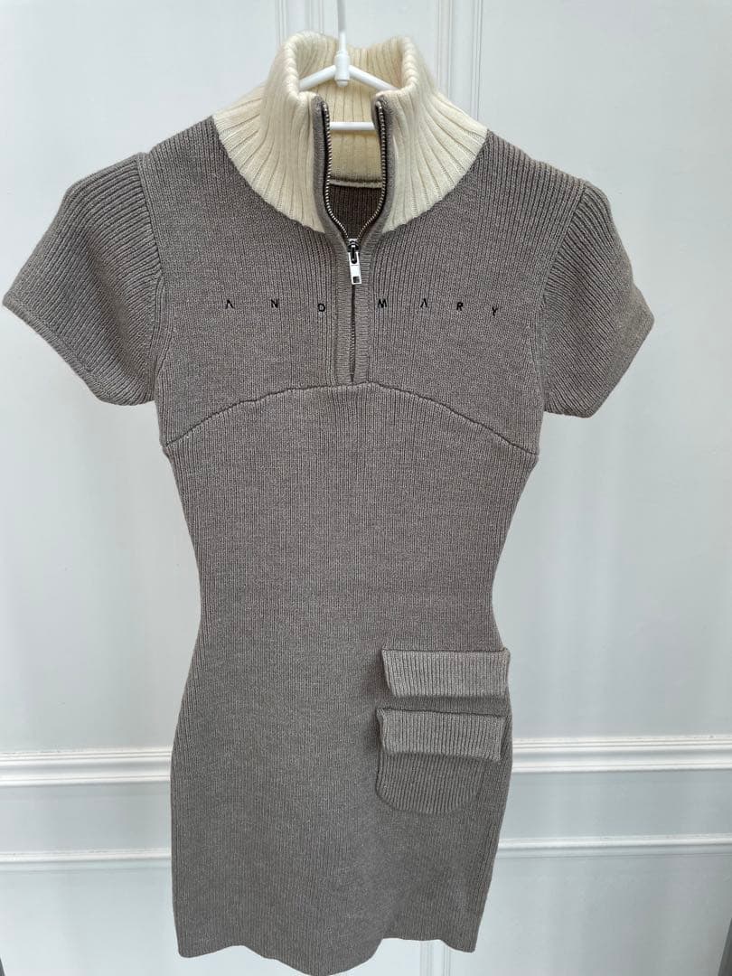 ANDMARYアンドマリーグレー ニットワンピース 半袖 ハイネック - メルカリ