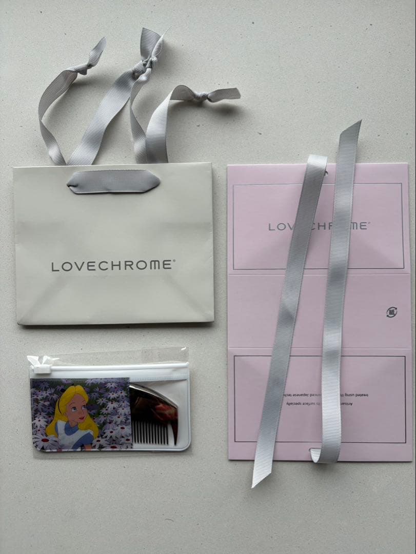 【希少新品】ラブクロムディズニーふしぎの国のアリスK24GPツキ ブラックコーム ラブクロム」がディズニーデザインのヘアコームを発売 アリエルや