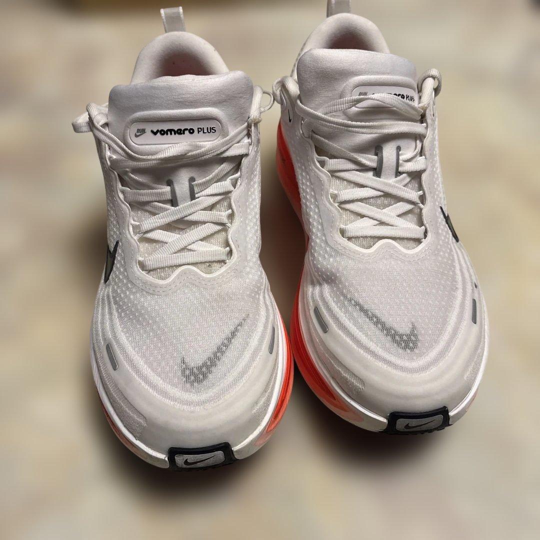 NIKE ボメロプラス（27.0cm）