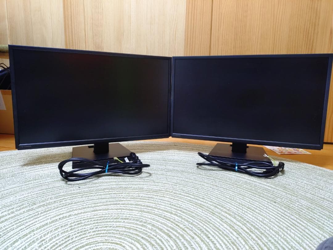 PCモニターKH240V(IODATA) x 2台 + 上下配置モニターアーム 上下配置