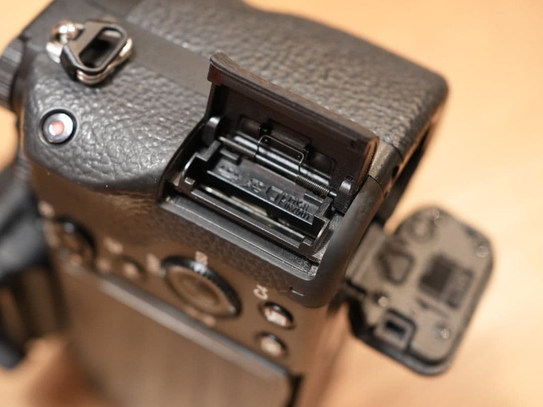 美品】‪α‬7ii ILCE-7CM2 純正バッテリー2個セット - メルカリ