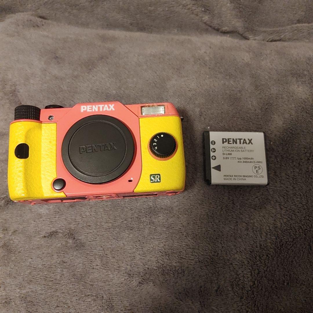 PENTAX Q7 ボディピンク×イエロー　動作確認済　シャッター飛び出し難アリ Pentax Q7 Compact Mirrorless Camera with 5-15mm f/2.8-4.5 13822
