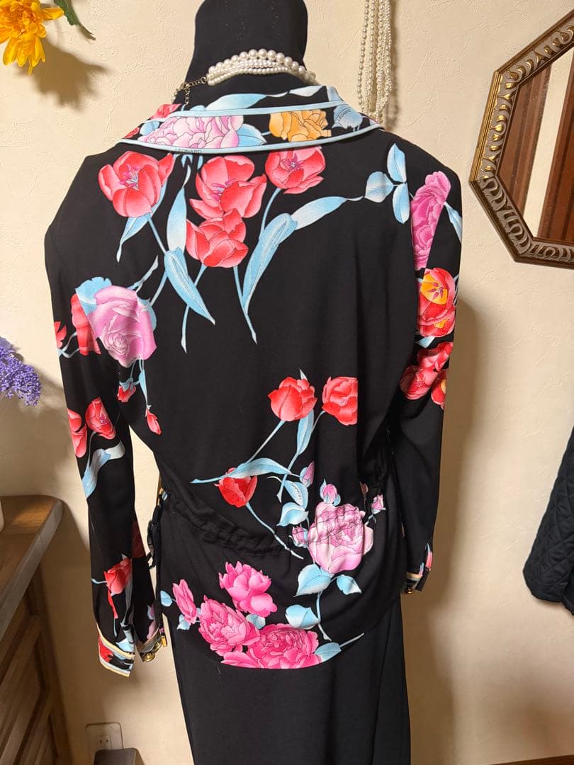 レオナール 黒地に花柄 美しい羽織ジャケット カーディガン Mサイズ