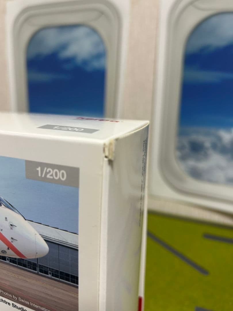 SWISS A220-300 特別塗装機 1/200 ヘルパ