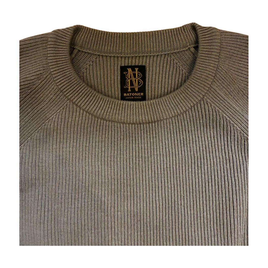 【美品】BATONER HARD TWIST WOOL CREW NECK BATONER / バトナー | HARD TWIST WOOL CREW NECK (メンズ) - Mocha