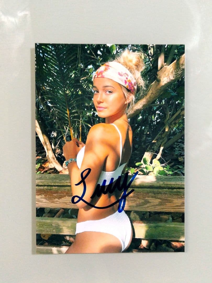 セール中…オリビア・ダン直筆サイン入り2Lサイズ写真…Olivia Dunne