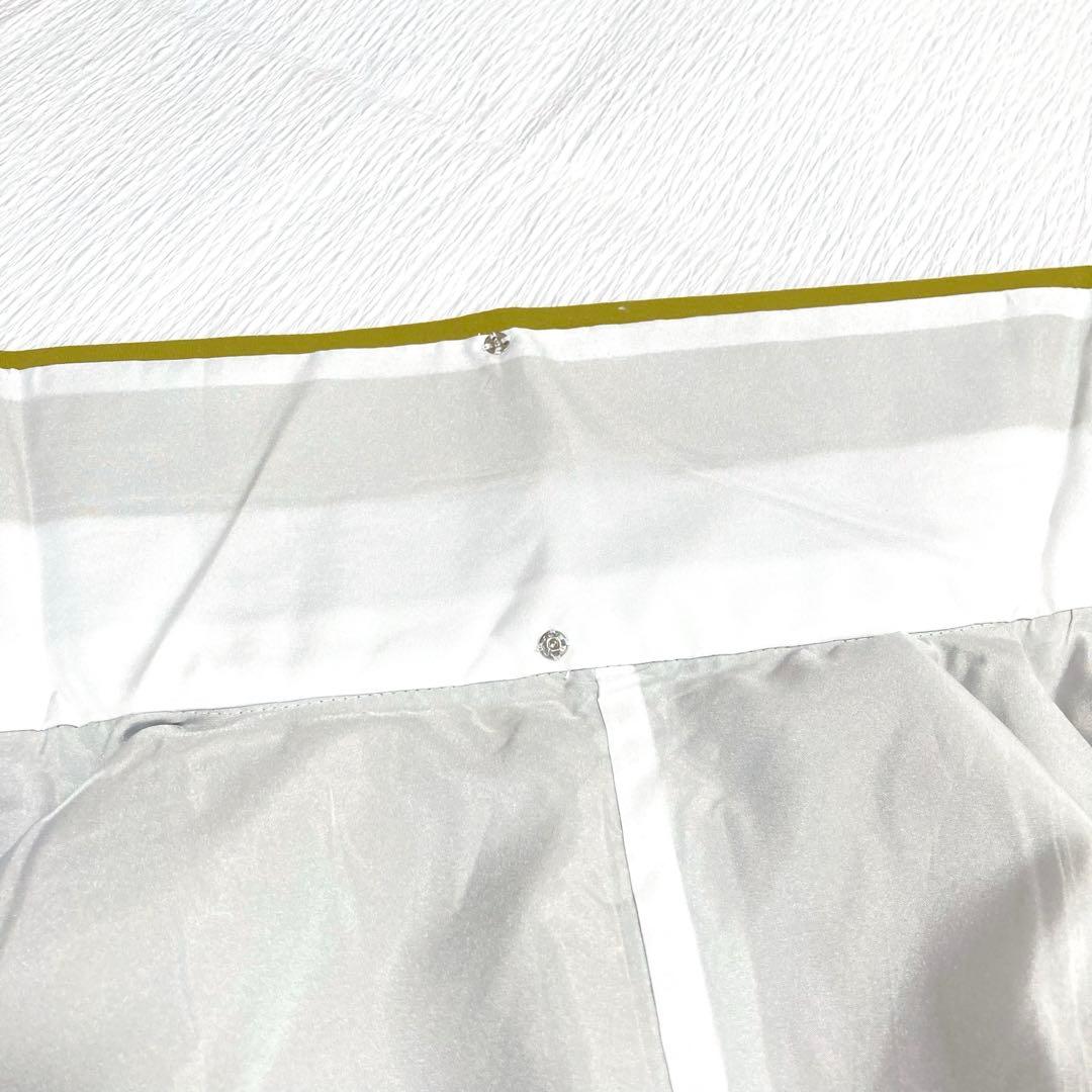 美品✨】東レシルック 洗える着物 飛び柄小紋 鶸色 刺繍風 花に蝶 袷