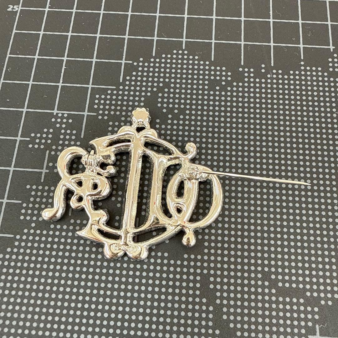 Dior ディオール ラインストーン エンブレム ロゴブローチ