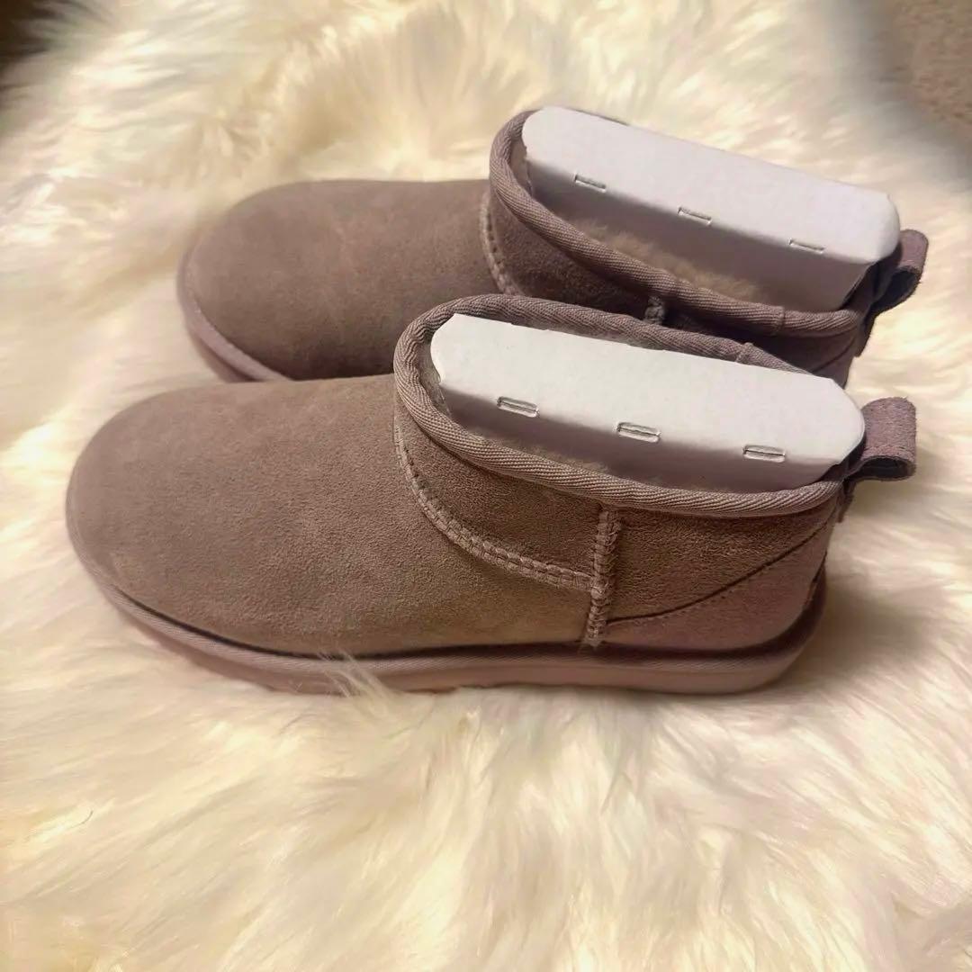 UGGピンクムートンショートブーツ アグ UGG ☆一点限り クラシックミニムートンブーツ （ラディッシュ