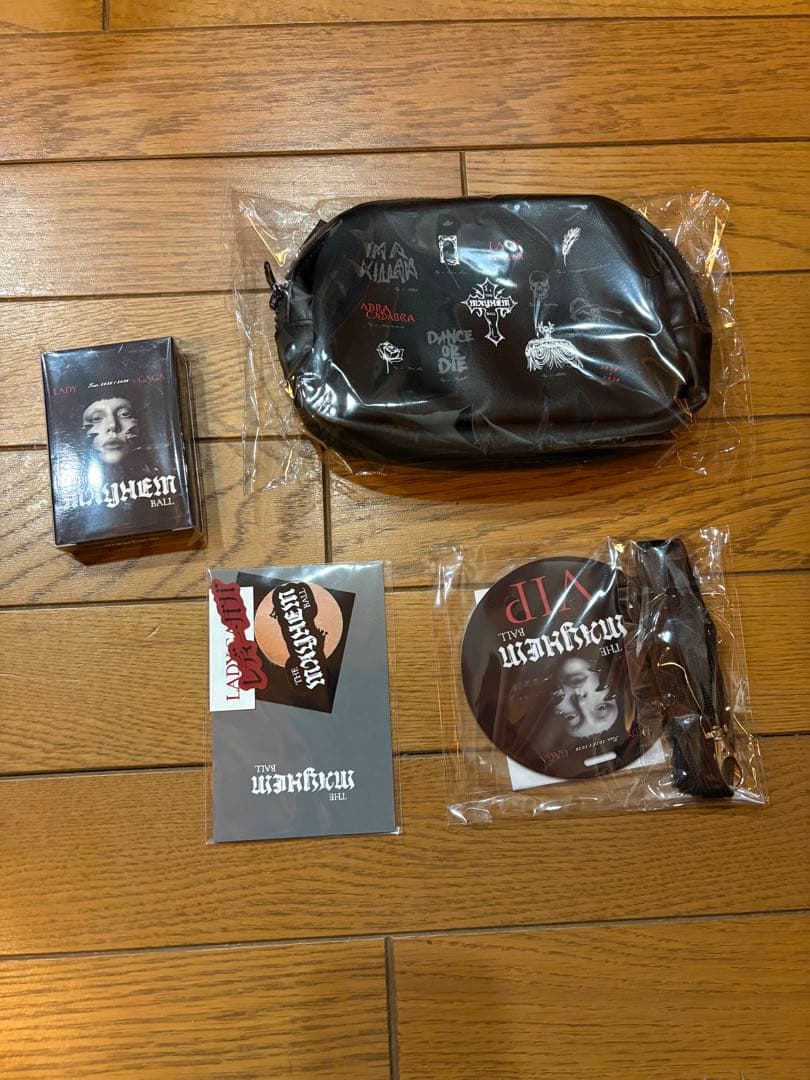 Lady Gaga シルバーVIP グッズ 新品未開封 - メルカリ