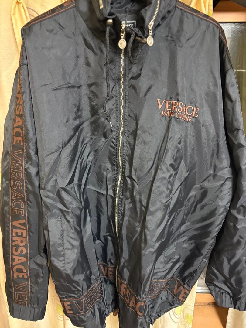 VERSACE ブラック ナイロンジャケット VERSACE ヴェルサーチ ナイロン ジャケット コーチジャケット ジップ