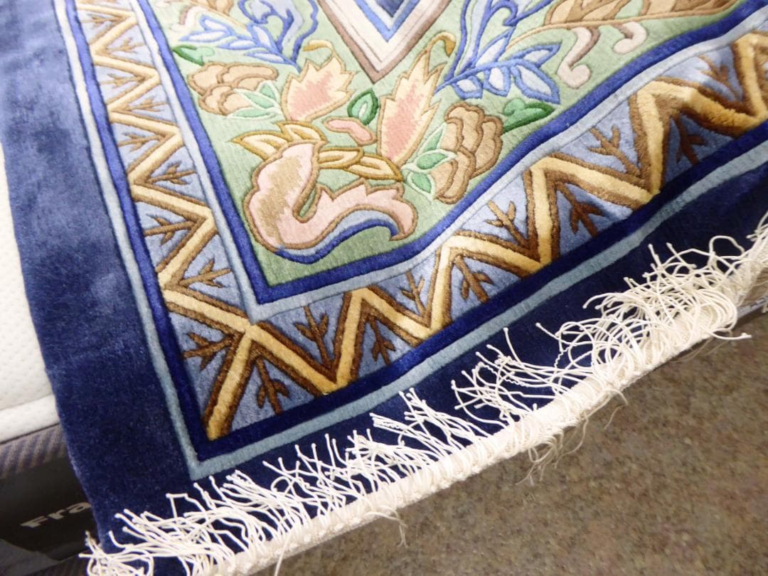 未使用 シルク100％ 中国 絨毯 カーペット 137×198㎝ - メルカリ