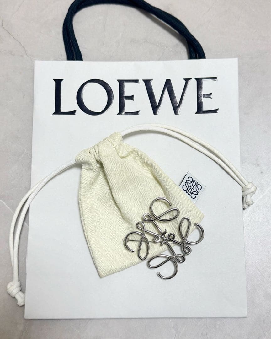 LOEWE(ロエベ) アナグラム ブローチ 楽天市場】LOEWE ロエベ Anagram Brooch アナグラム ブローチ