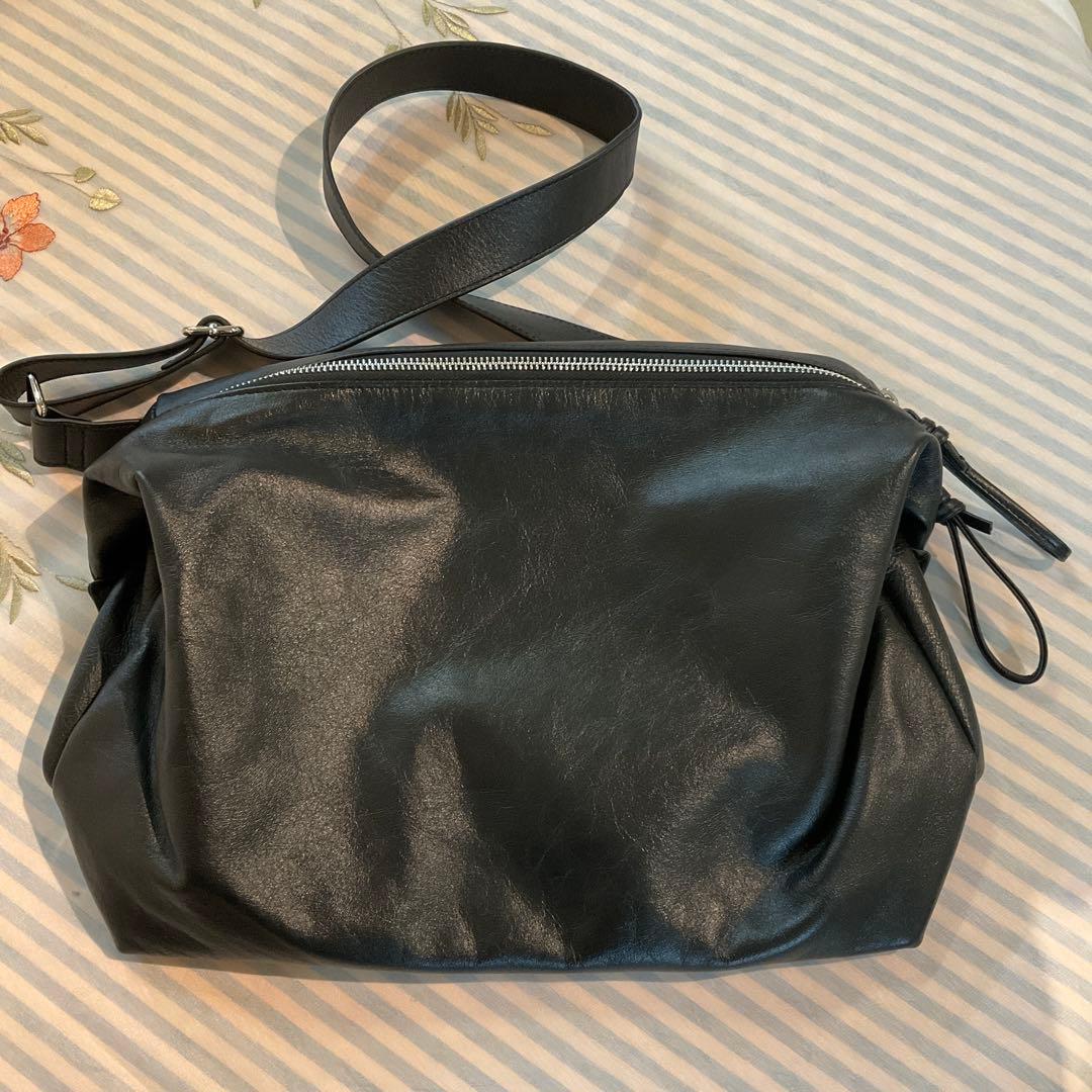 BEARDSLEY 牛皮ボディバッグ ビアズリー BEARDSLEY レザーボディバッグ （black） -ファッション