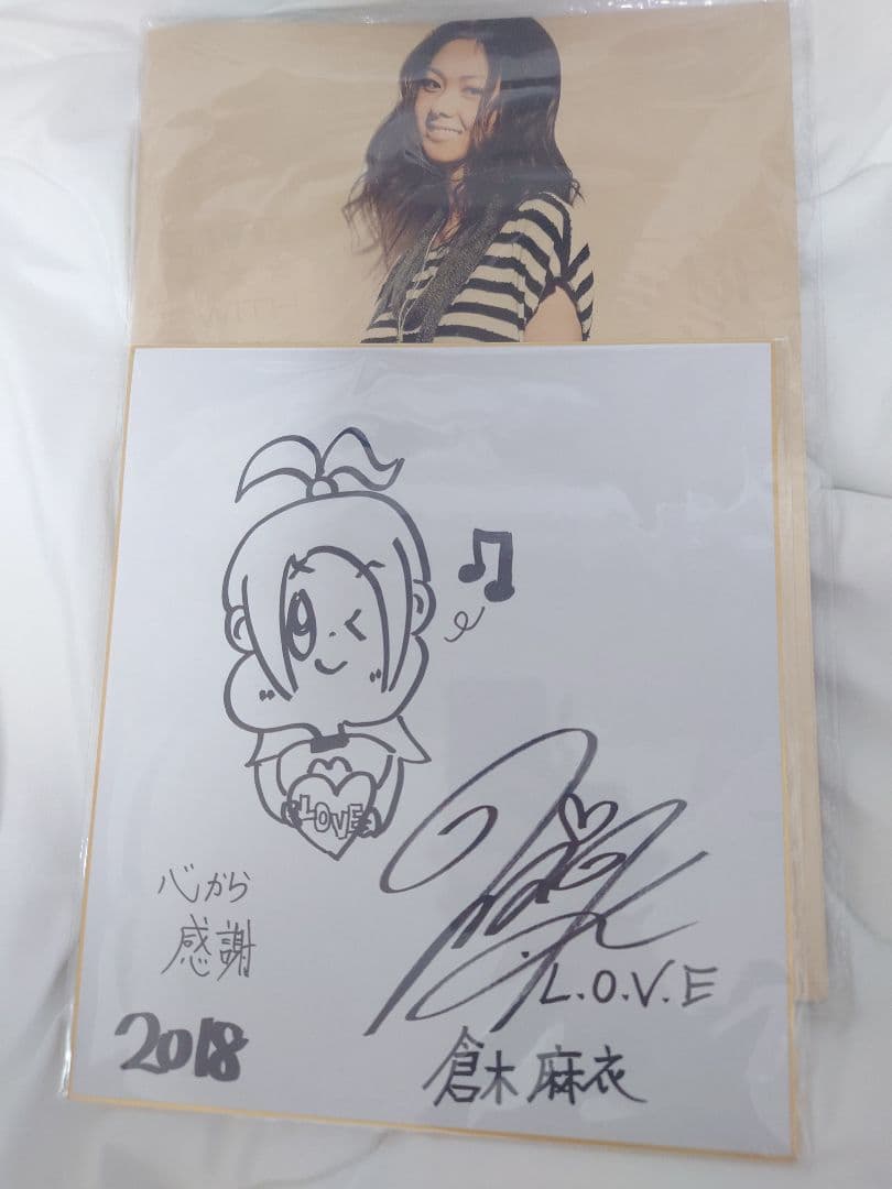 倉木麻衣 直筆サイン入り色紙、ライブパンフレット おまけ付き 名探偵コナン 倉木麻衣 直筆サイン入りカラー複製イラスト「名探偵コナン から紅の恋歌」