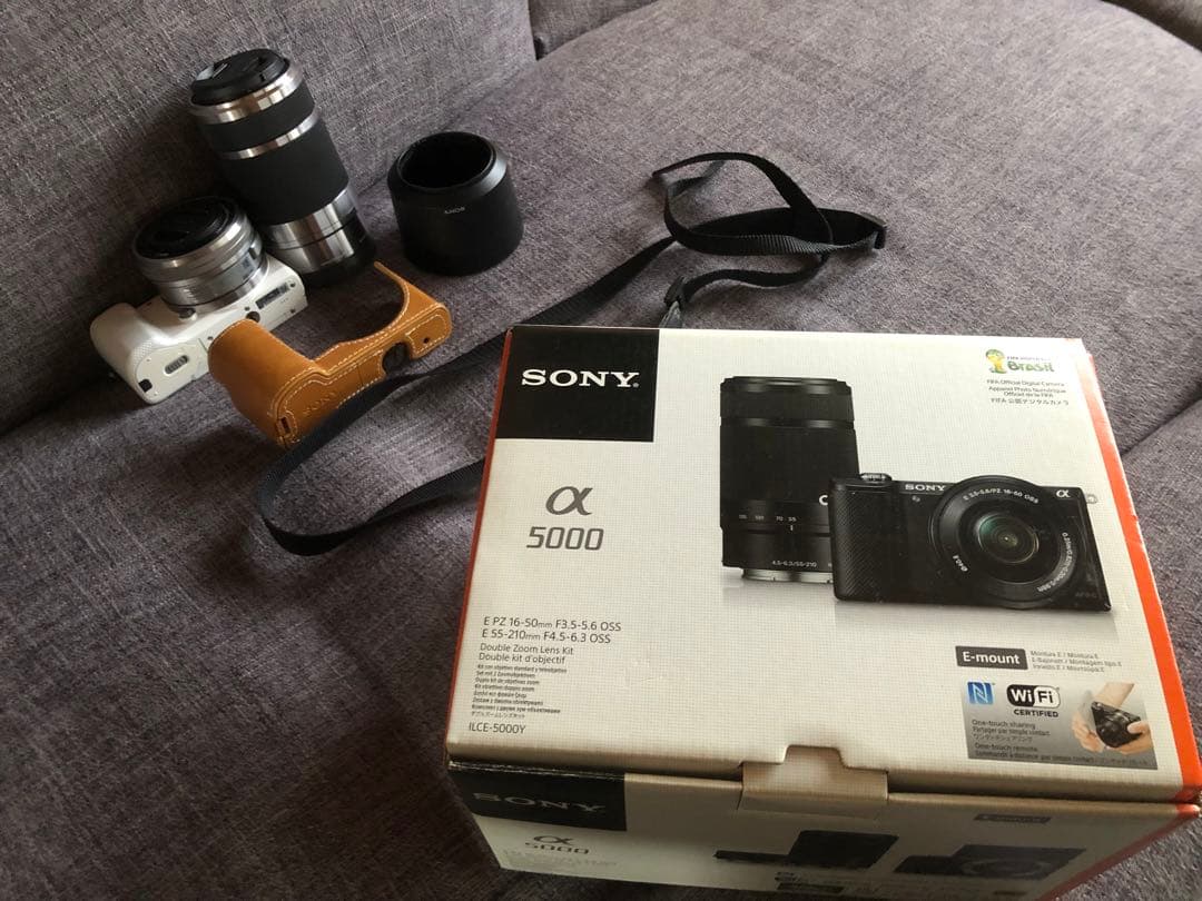 極美品】Sony α5000 ホワイト/ 箱、保証書、望遠レンズ、ストラップ付