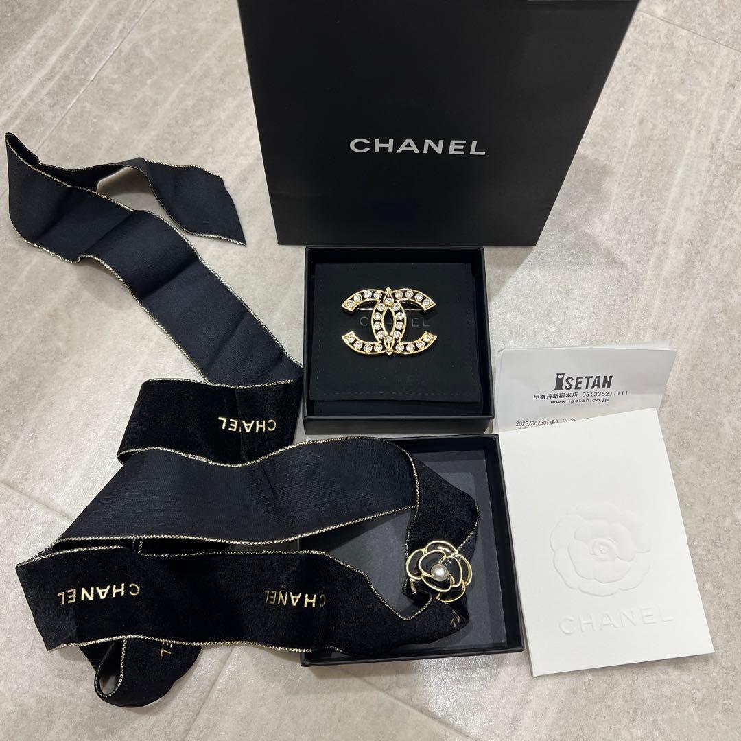 シャネル　ブローチ 新作CHANEL☆シャネル ブローチ 超入手困難 直営店1点 (CHANEL