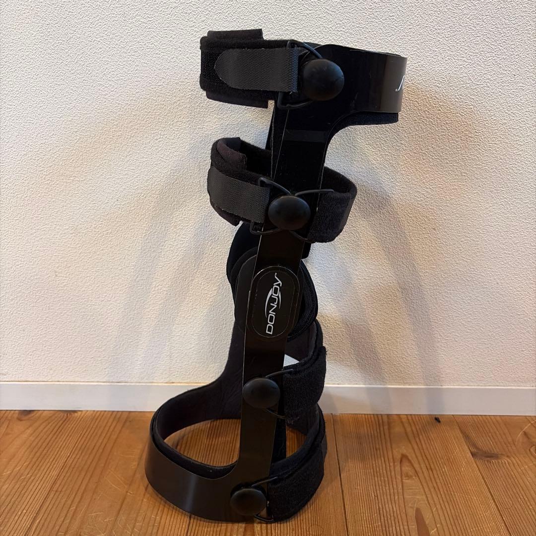 DONJOY 膝サポーター 黒《右膝用　前十字靭帯用装具》　サイズM