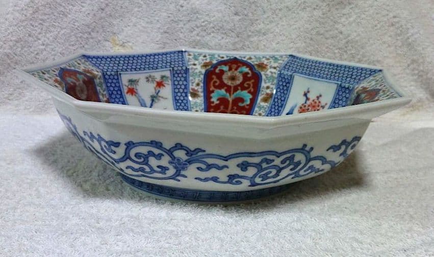 十二代柿右衛門八角形の青赤花柄鉢A415 歴代柿