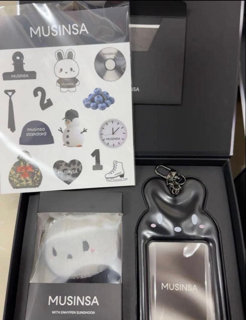 enhypen ソンフン　10cm ぬいぐるみ　新品　公式 enhypen ソンフン ぬいぐるみ 10cm 新品 マスター - メルカリ