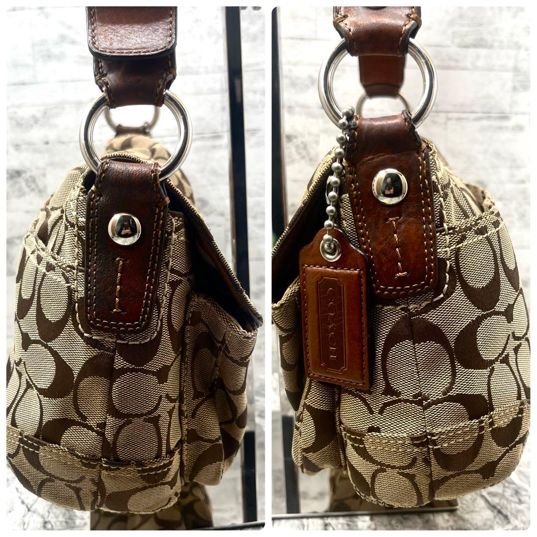 希少✨コーチアクセサリーポーチワンショルダーキャメルソーホーチャーム付