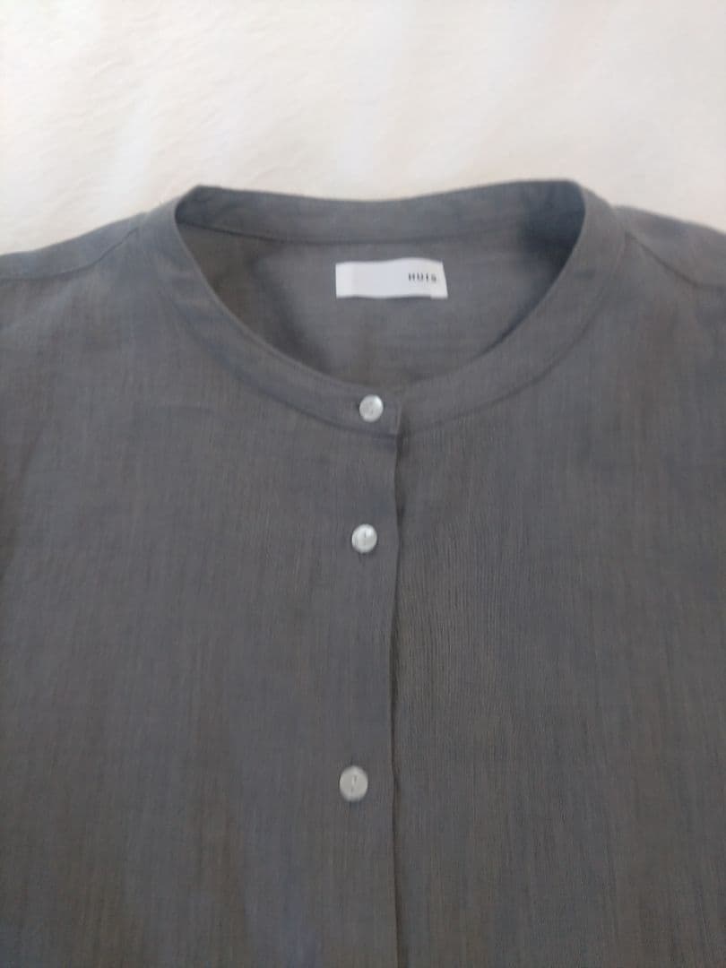 HUIS. 遠州織物 シャトルリネン バンドカラーワイドブラウスU104