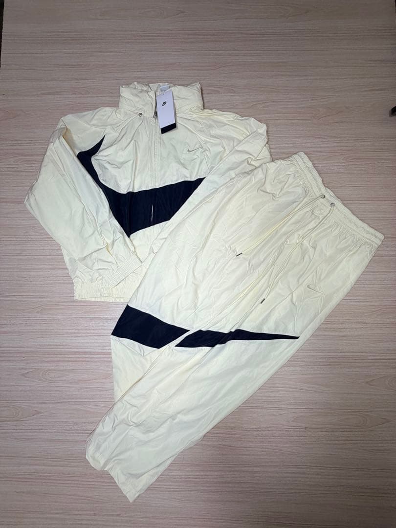 NIKE ビッグスウッシュ ウーブンセットアップ XLサイズ 新品未使用 NIKE ビッグスウッシュ ウーブンセットアップ XLサイズ 新品未使用
