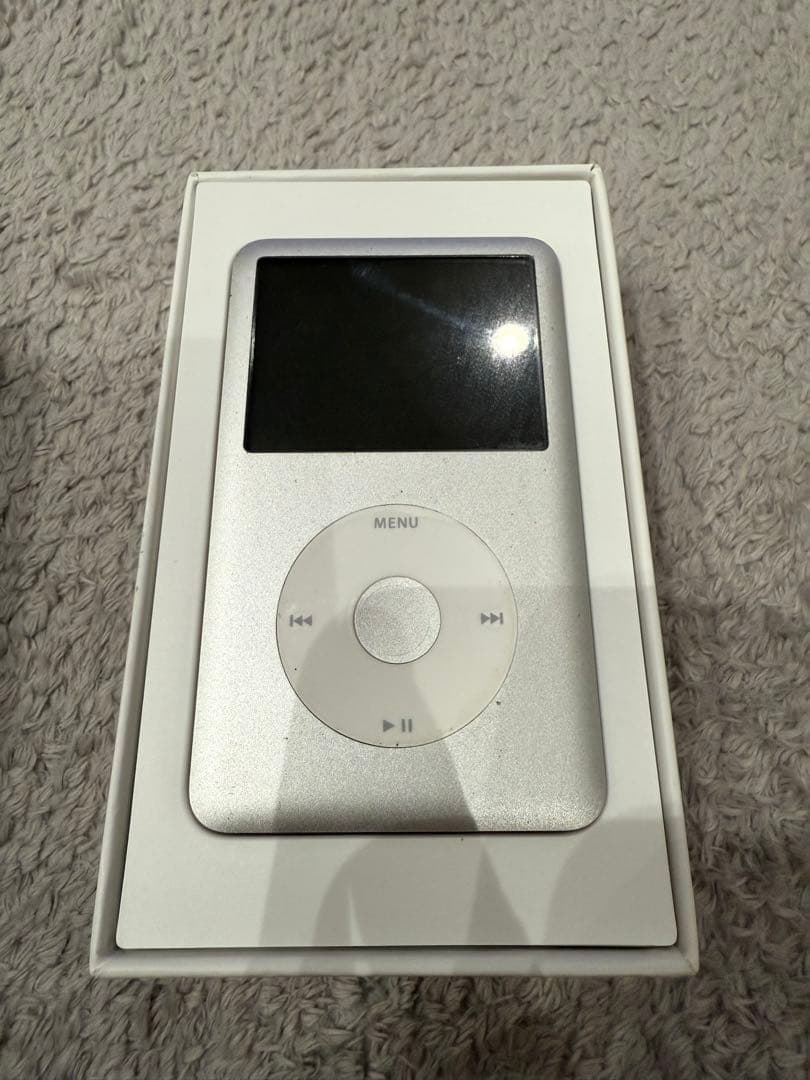 Apple iPod Classic シルバー　120G Apple iPod classic - 120GB - Silver | Sweetwater