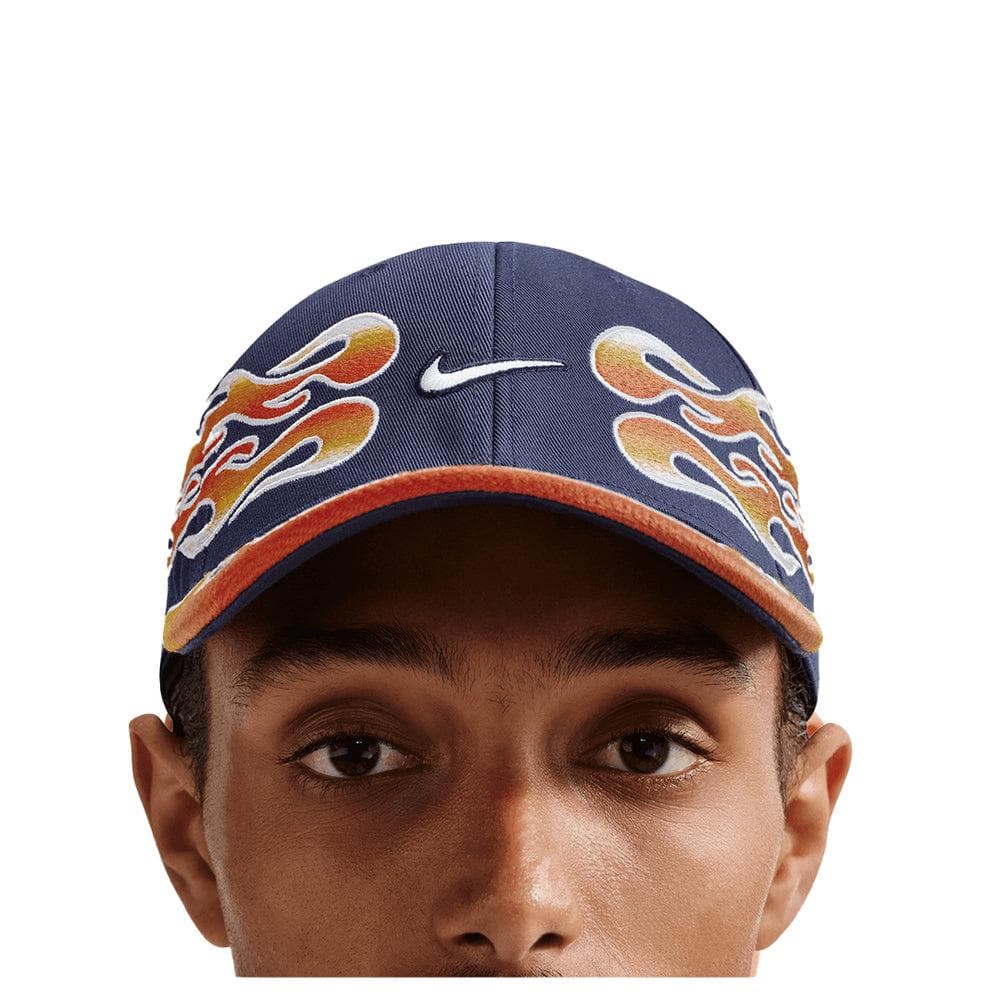 ナイキ クラブ ストラクチャード キャップ 炎の刺繍 M/L - メルカリ