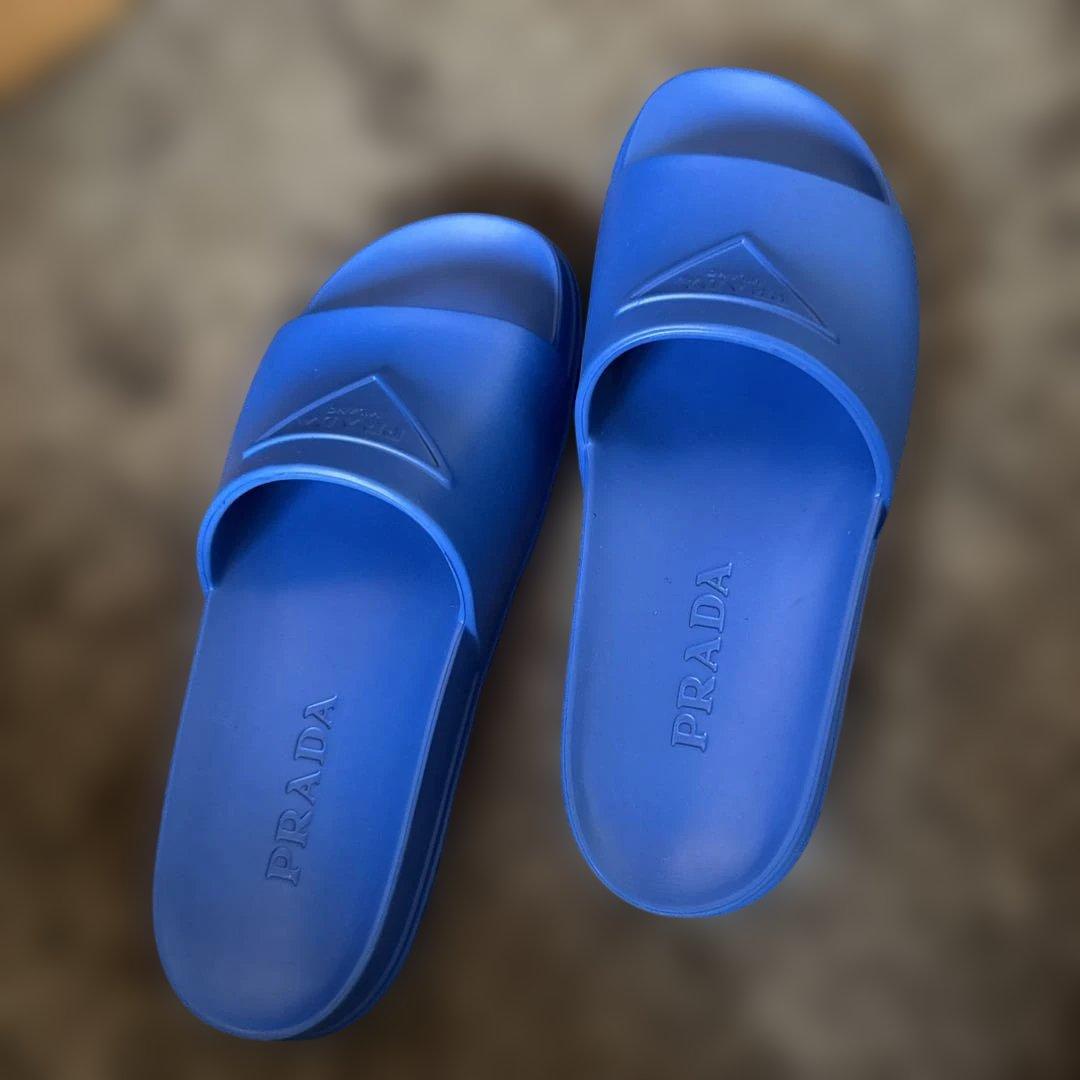 PRADA ブルー スライドサンダル正規店購入 - メルカリ