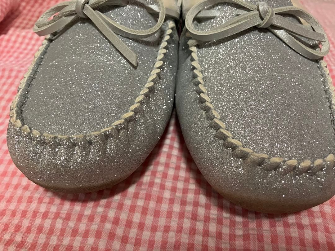 UGG シルバー グリッター モカシンの通販はau PAY マーケット - 輸入