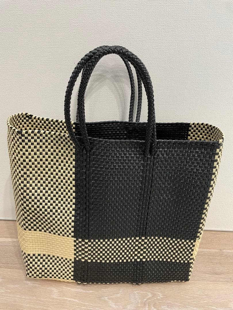 M*9様 レトラ クロスライン メルカドバッグ Cream / Black Mサ - メルカリ