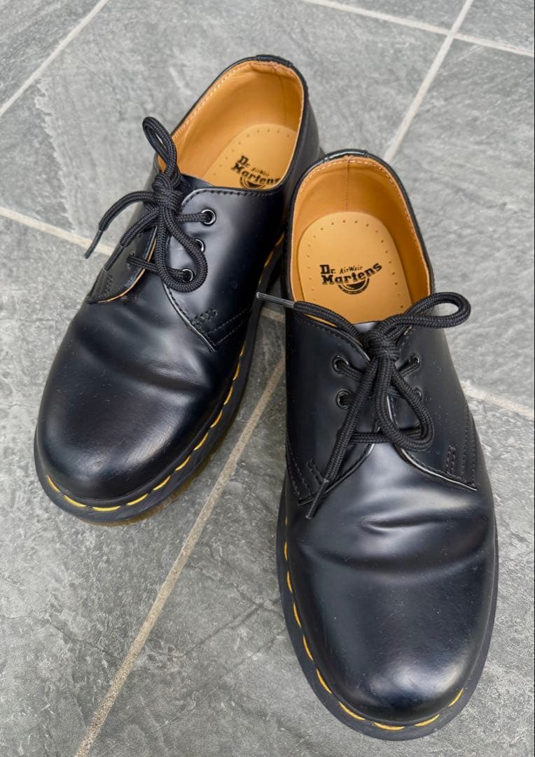 ☆値下げ　Dr. Martens ブラックレザー ローファー☆ 日本限定「ドクターマーチン」！定番名品の黒レザーシューズ“ADRIAN”が