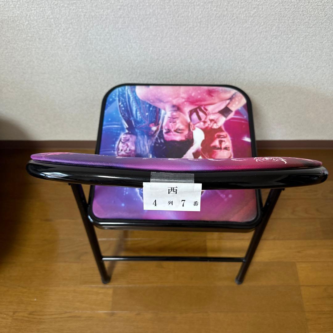 新日本プロレスWRESTLE KINGDOM 18 ロイヤルシート特典パイプ椅子