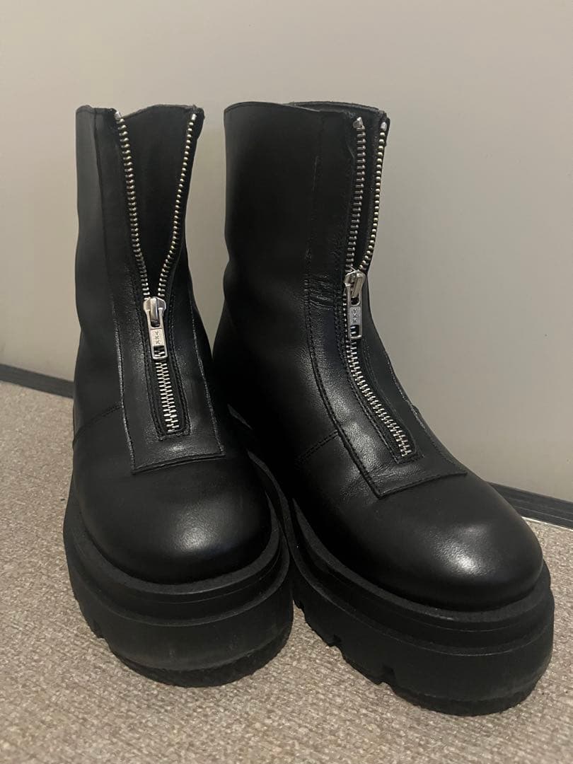 PUPE（プーペ） / フロントジップ ショートブーツの通販はau PAY