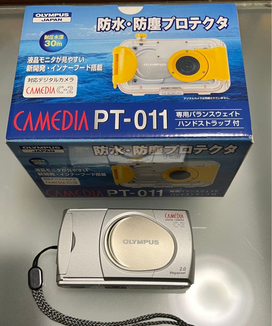 CAMEDIA C-2 ZoomとプロテクターPT-011 Olympus C-2040 Zoom: The 2-Megapixel Camera That Could