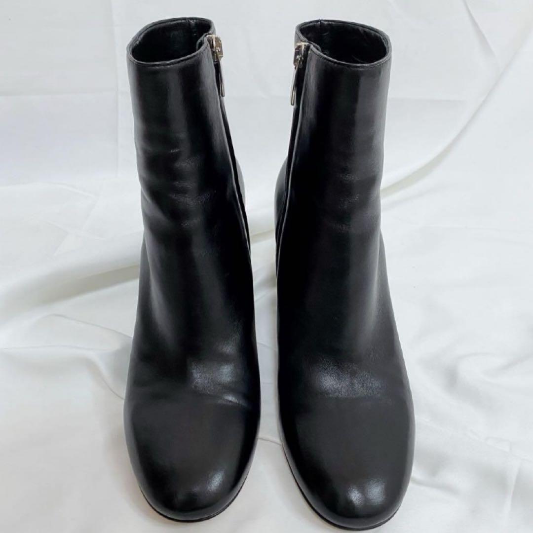 Gianvito Rossiジャンヴィトロッシ ラウンドトゥショートブーツ