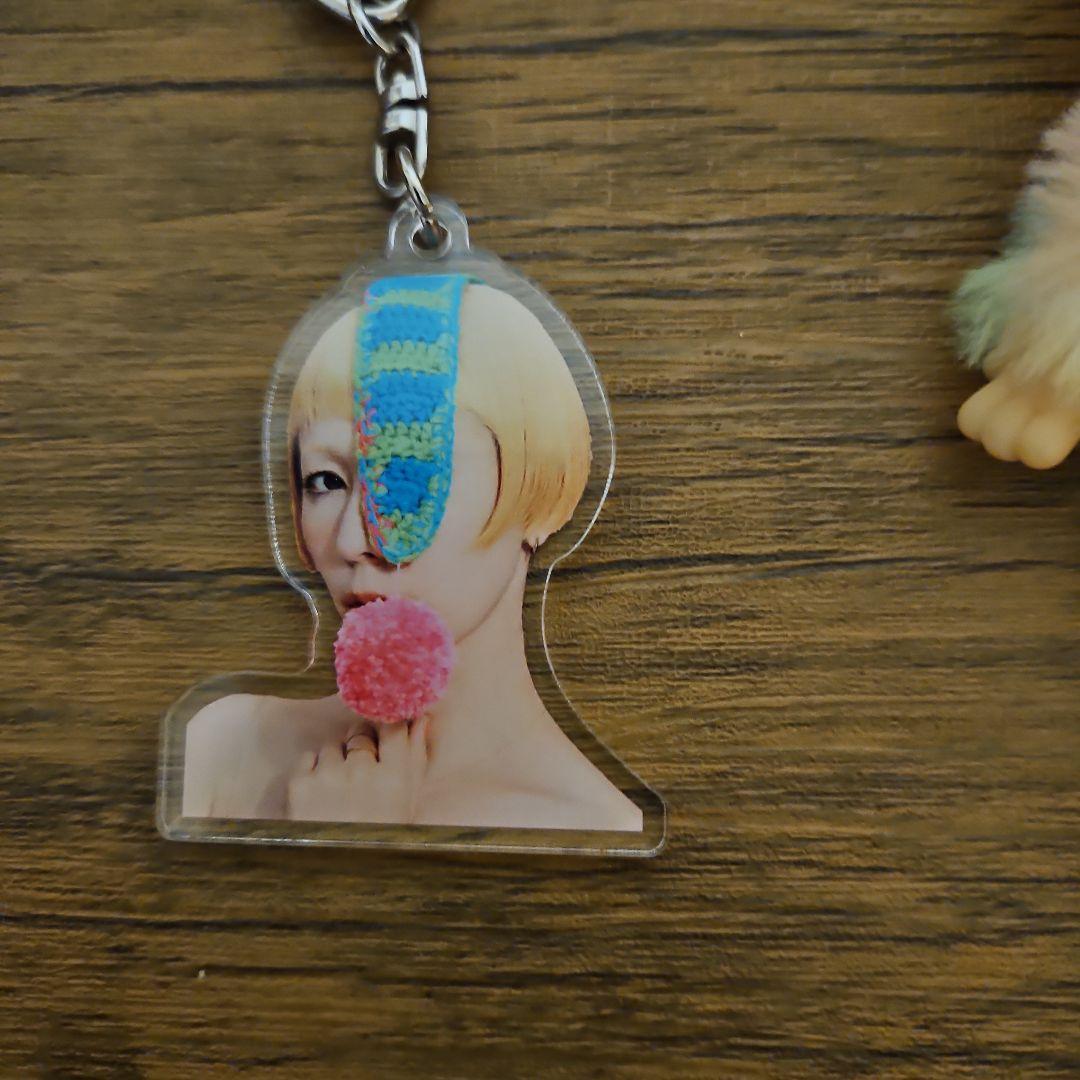 木村カエラ パステルレインボー モンチッチ /アルファベットキーホルダー