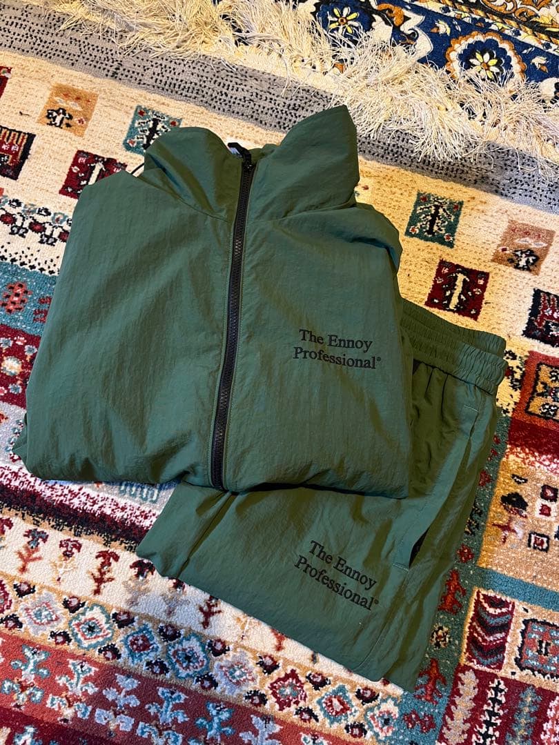 オリーブグリーン ナイロンジャケット・パンツセット adidas アディダスオリジナルス セットアップ 上下セット ナイロン