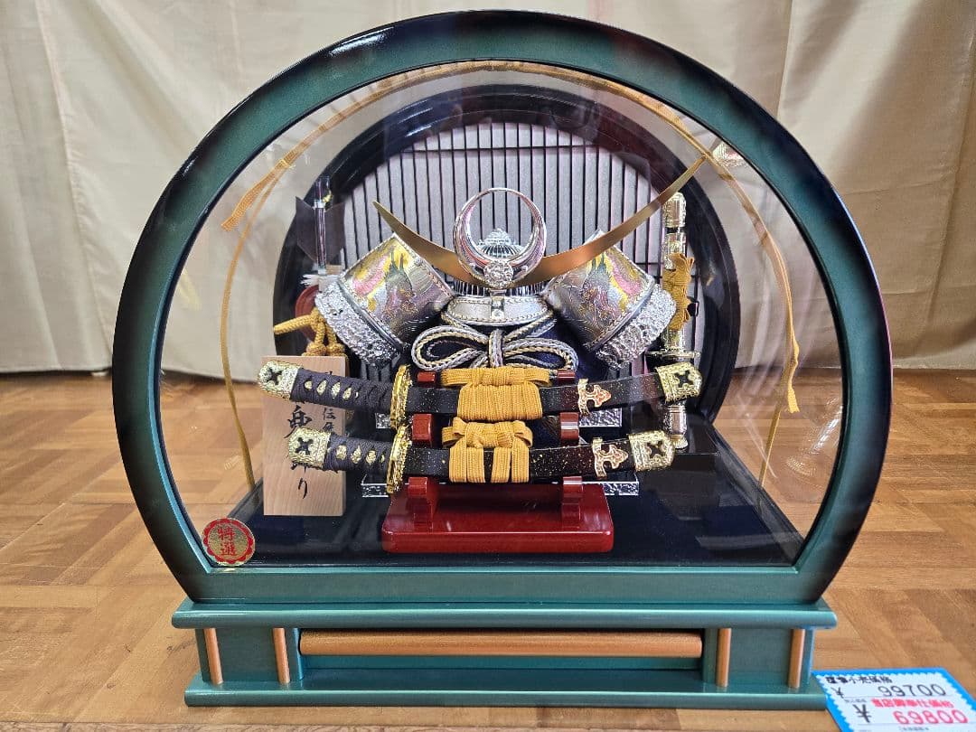 【展示品】五月人形　兜　上杉謙信　閉店セール 五月人形 25号 上杉謙信之着用兜 間口63cm <br>五月人形 収納飾り 5月人形