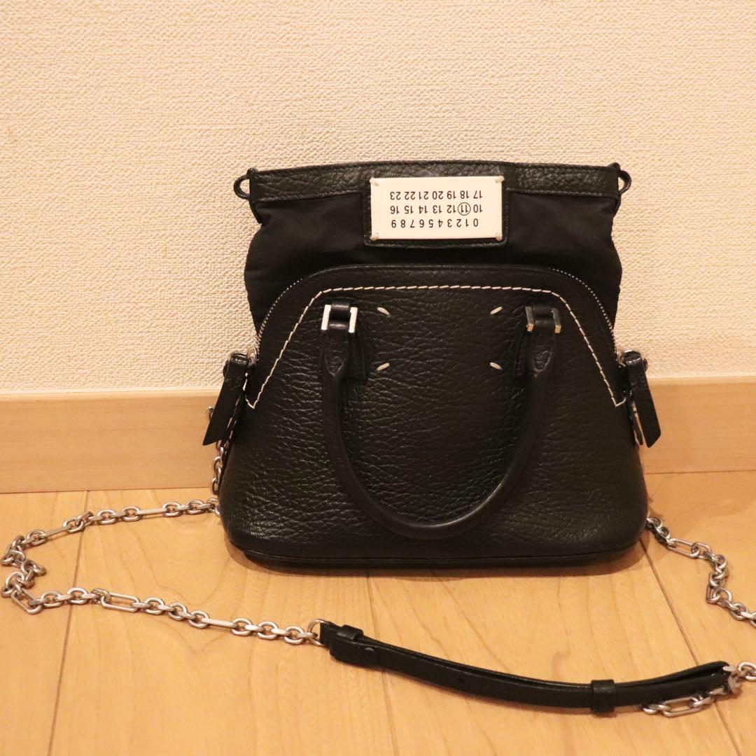 メゾンマルジェラ11 5AC マイクロ ショルダーバッグ ブラック Maison Margiela（メゾンマルジェラ） 11 ショルダーバッグ 5AC