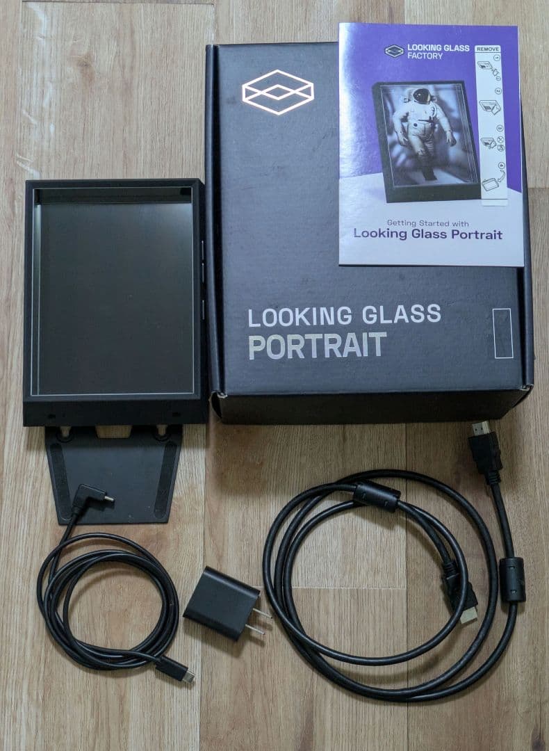 LOOKING GLASS PORTRAIT ホログラフィックディスプレイ ポケットに立体画像。ポータブル“ホログラフィック”ディスプレイ