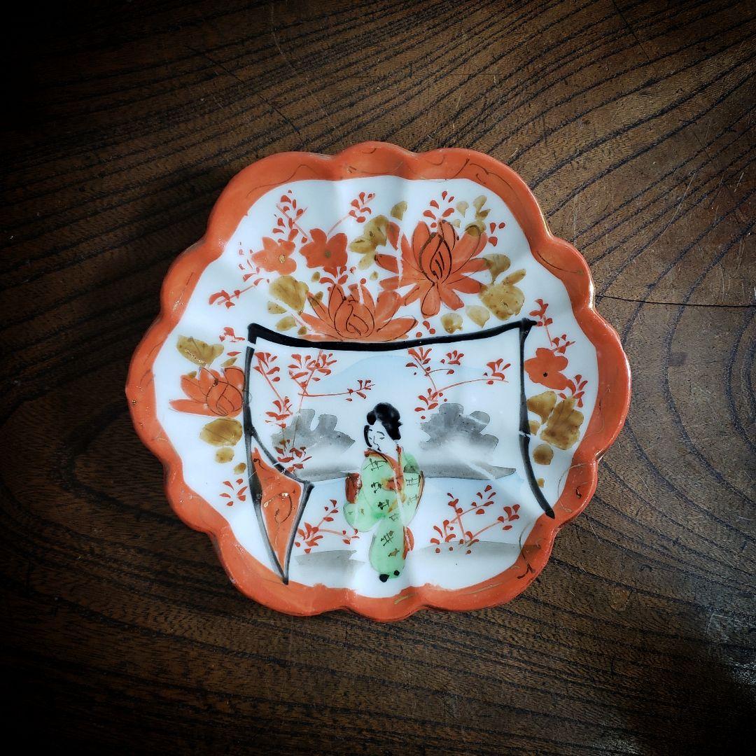 小皿　赤絵　人物　着物　振り袖　芸子　舞妓　金彩　訳あり　ニュウ fit=scale-down,w=1200
