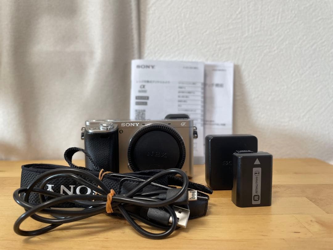 SONY α6000 シルバー 本体と付属品 α6000 | デジタル一眼カメラα（アルファ） | ソニー